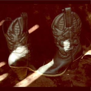 Brown cowgirl boots